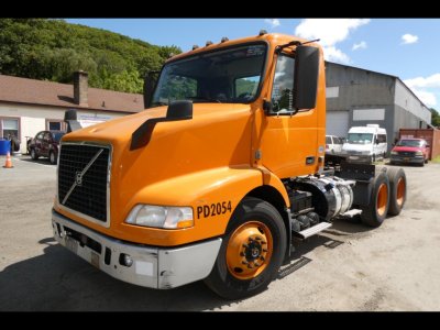 2016 Volvo VNM64T