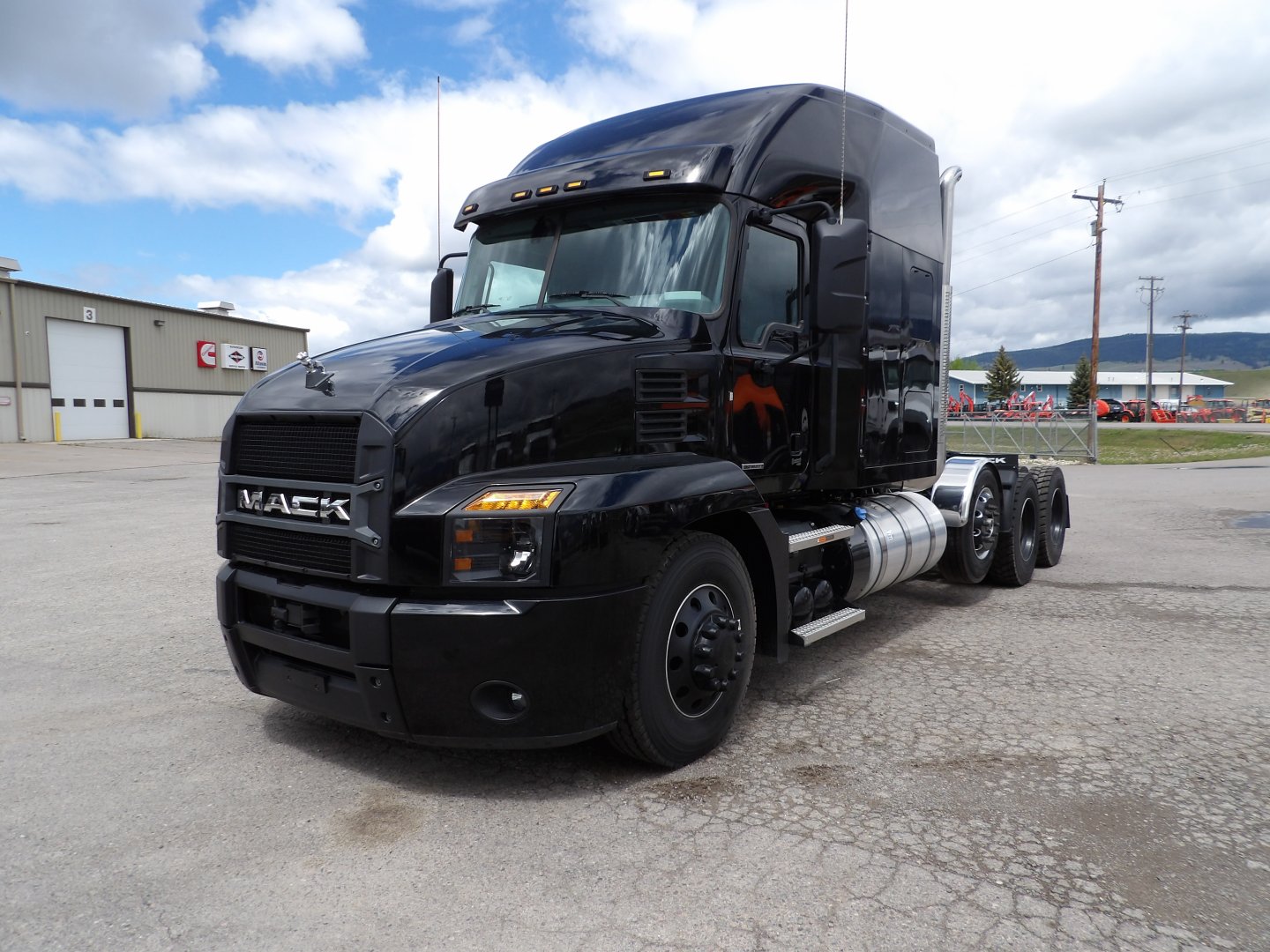 2025 Mack AN84T70