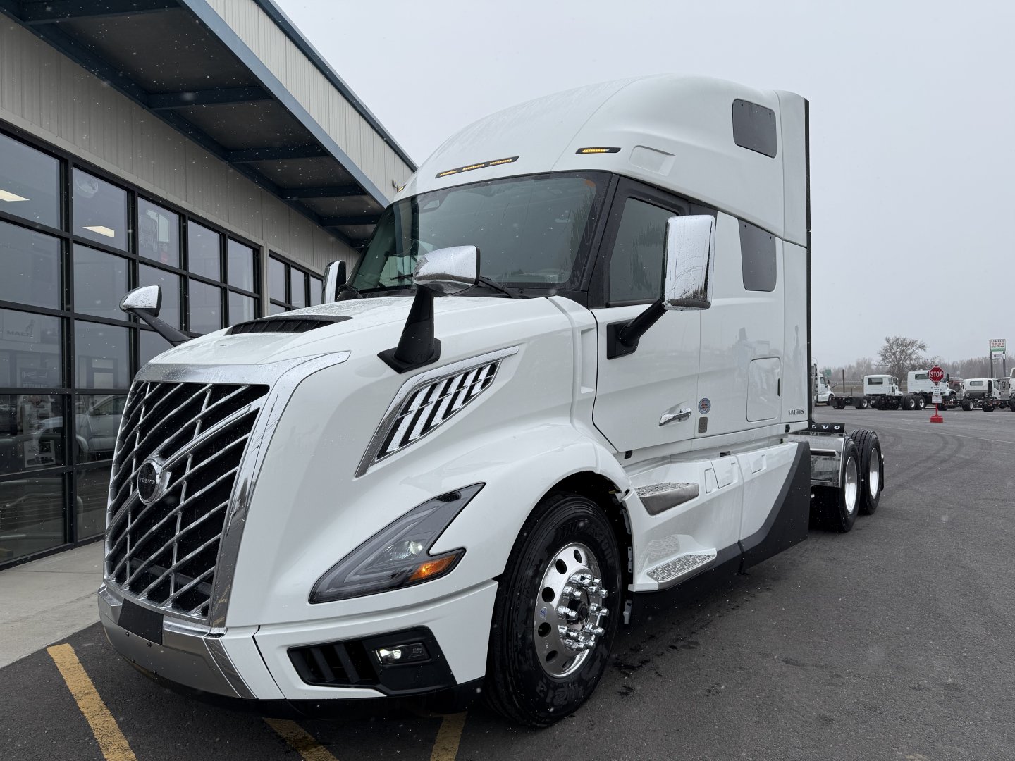 2025 Volvo VNL64T660