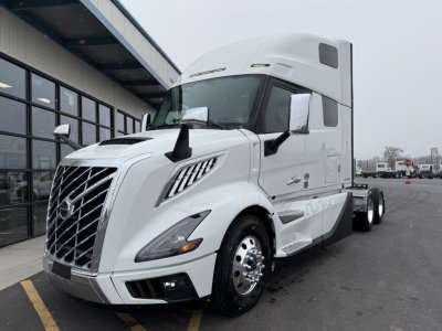 2025 Volvo VNL64T660