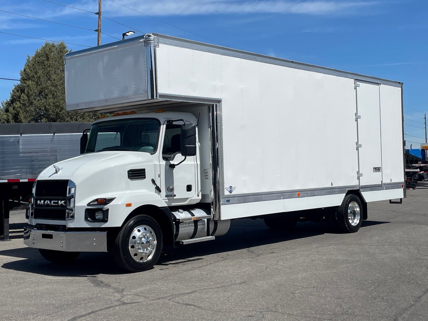 2025 Mack MD64