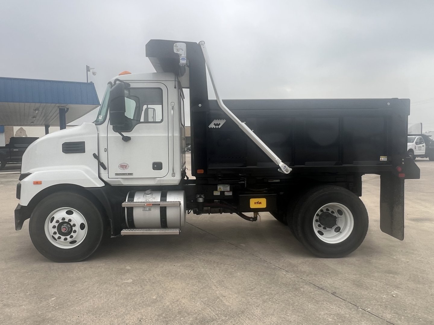 2025 Mack MD64
