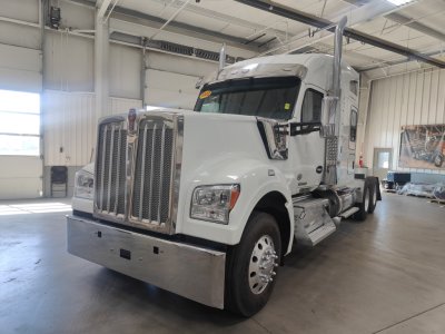 2022 Kenworth W990