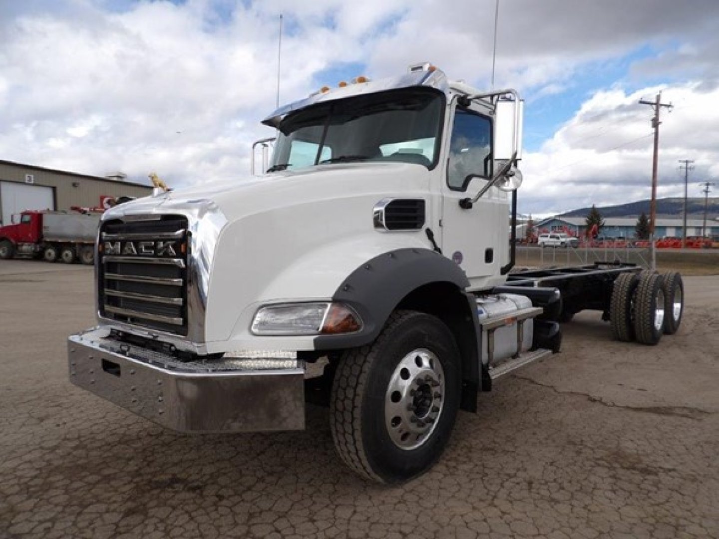 2025 Mack GR64B