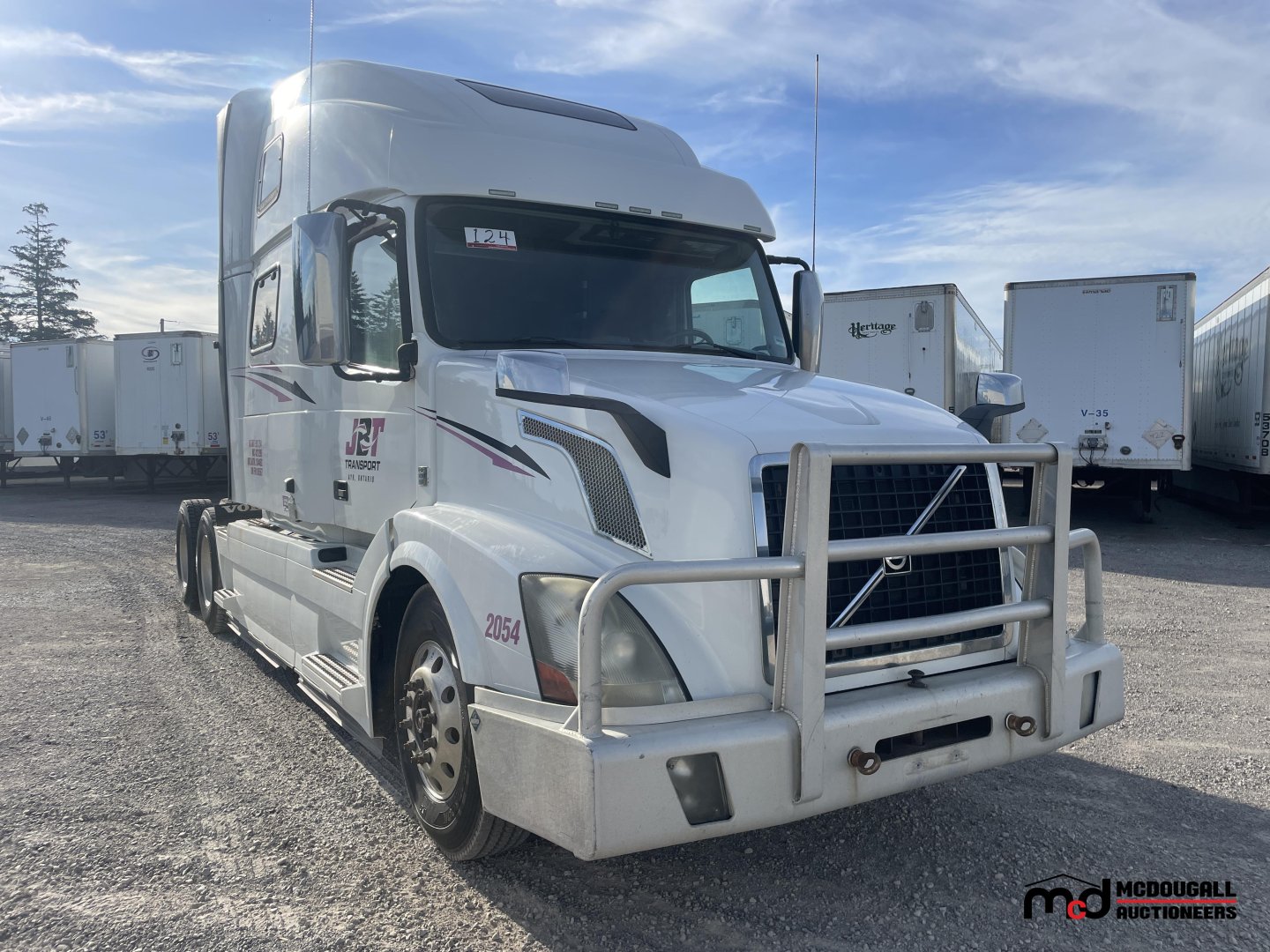 2015 Volvo VNL T/A Sleeper Semi Truck