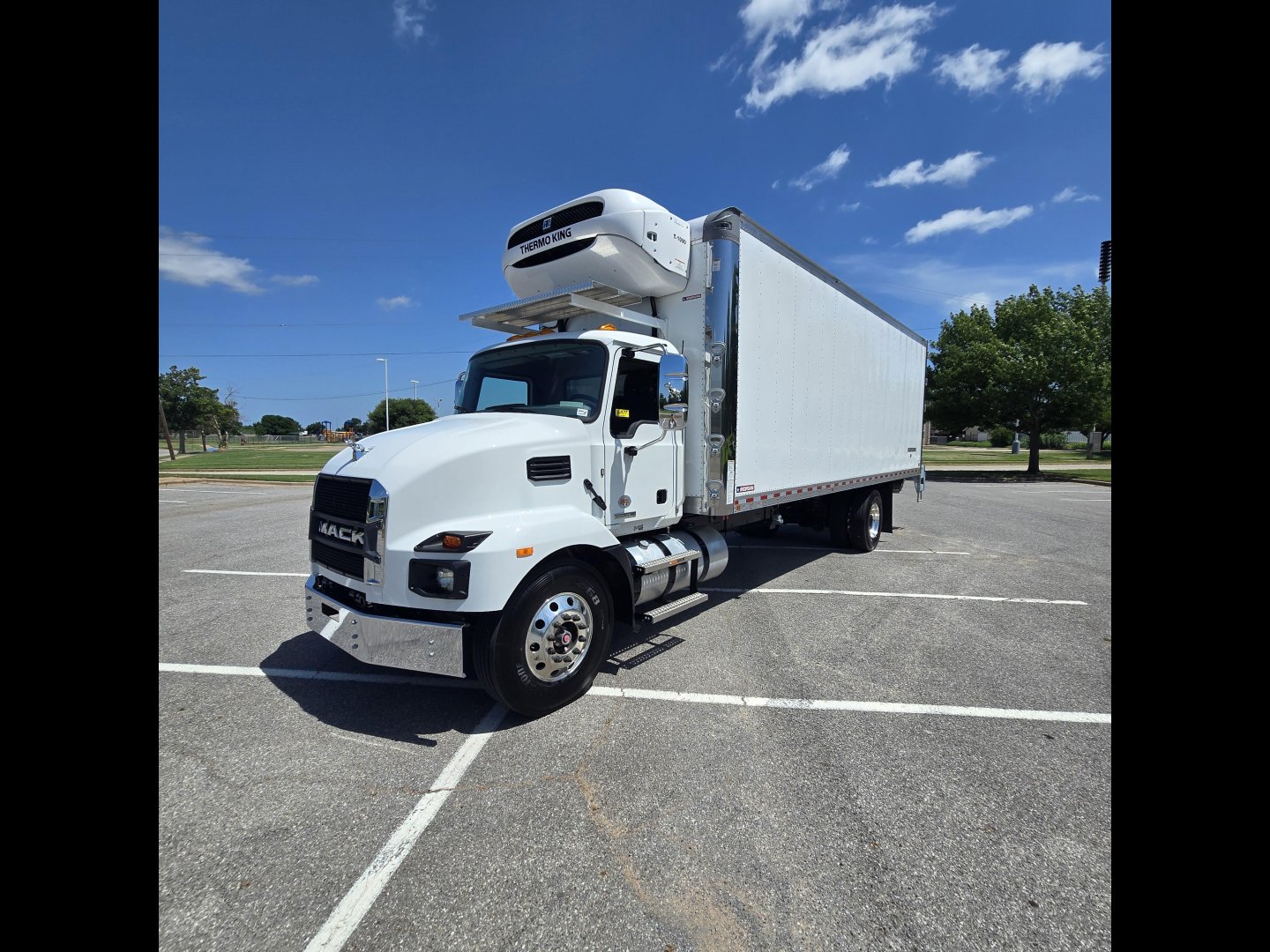 2025 Mack MD64
