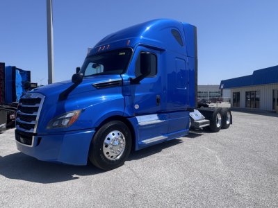 2020 Freightliner CA126 