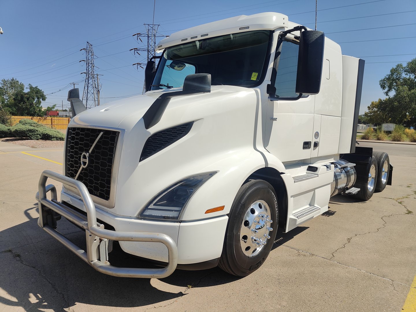 2021 Volvo VNR64T400