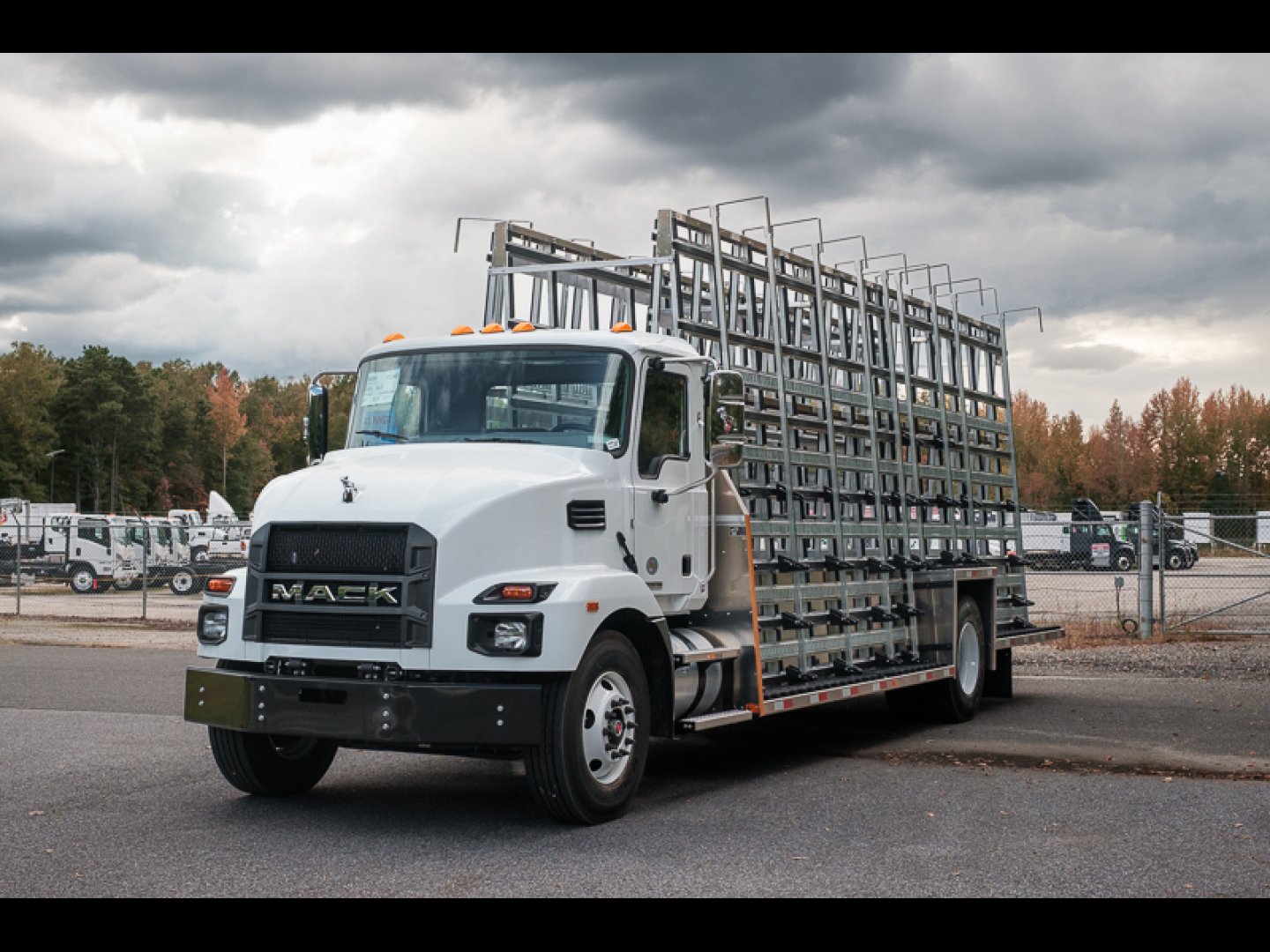 2025 Mack MD64
