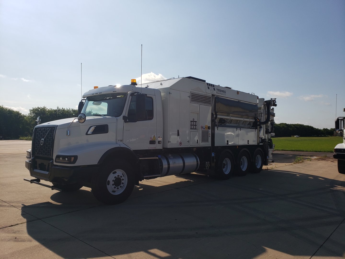 2024 Volvo VHD86B300