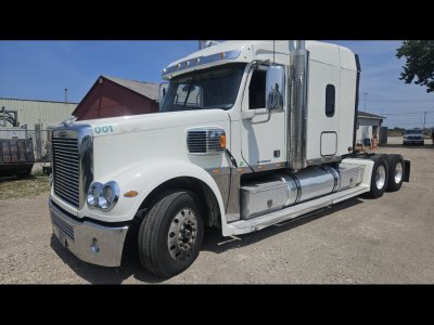 2020 Freightliner Coronado