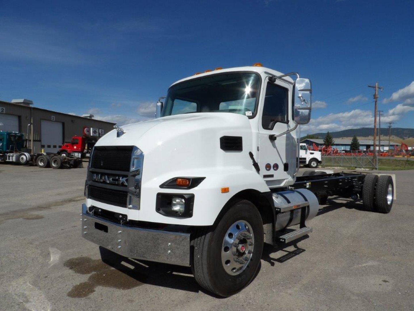 2025 Mack MD64