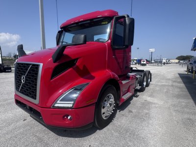 2021 Volvo VNR64T300