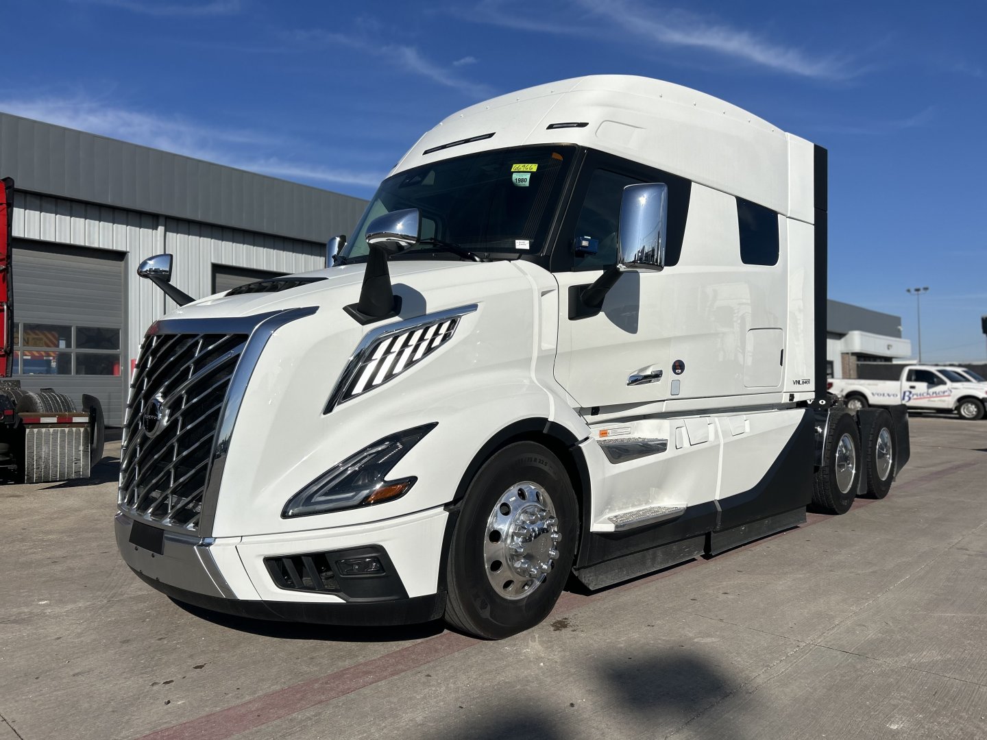 2025 Volvo VNL64T840