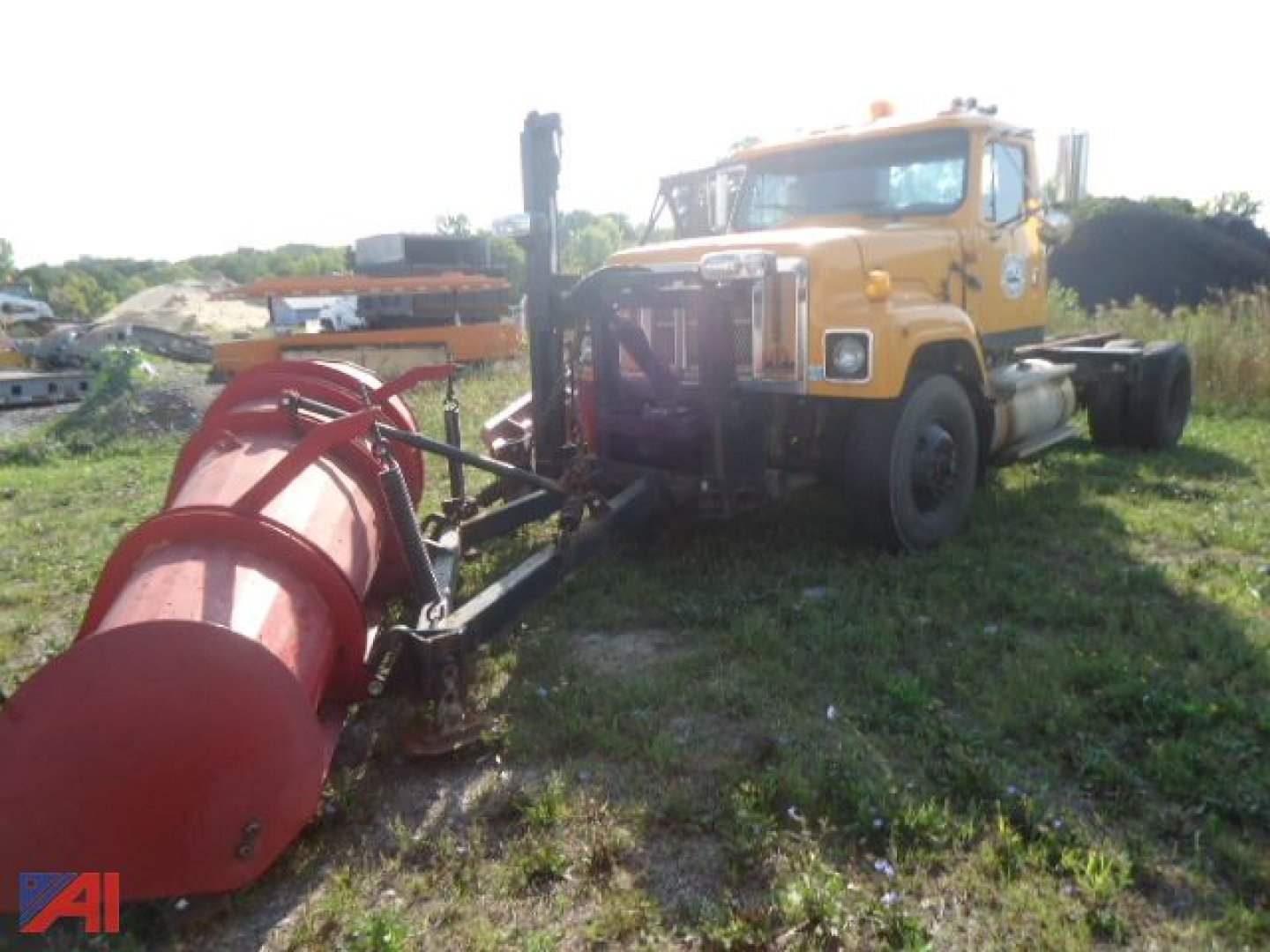2002 International 2574 With Plow and Wing