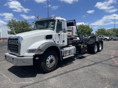 2025 Mack GR64B