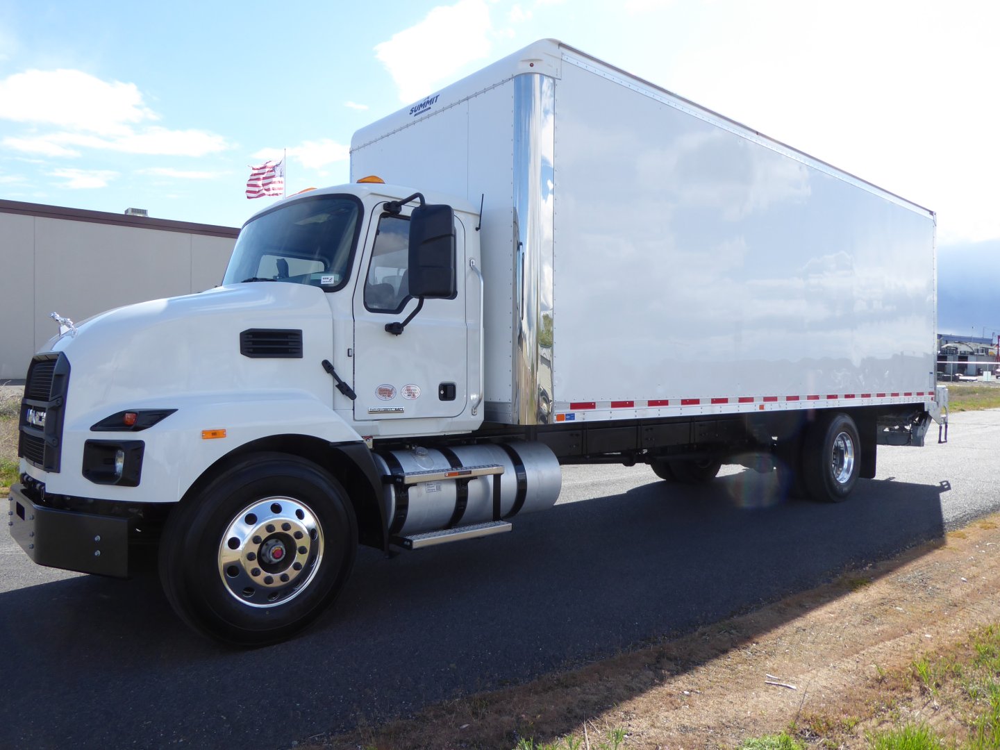 2025 Mack MD64