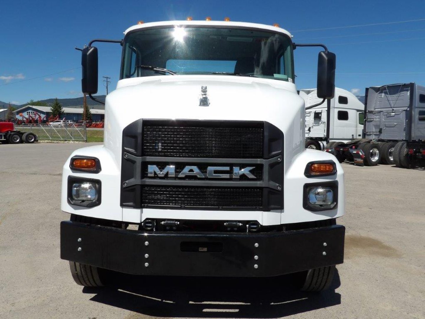 2025 Mack MD64