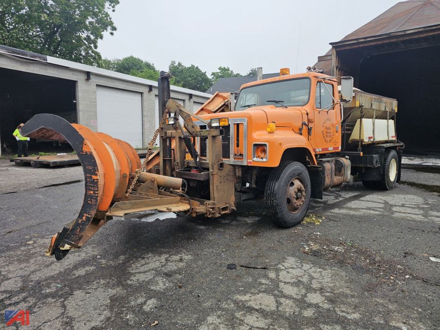 2002 International 2574 with Plow and Sander