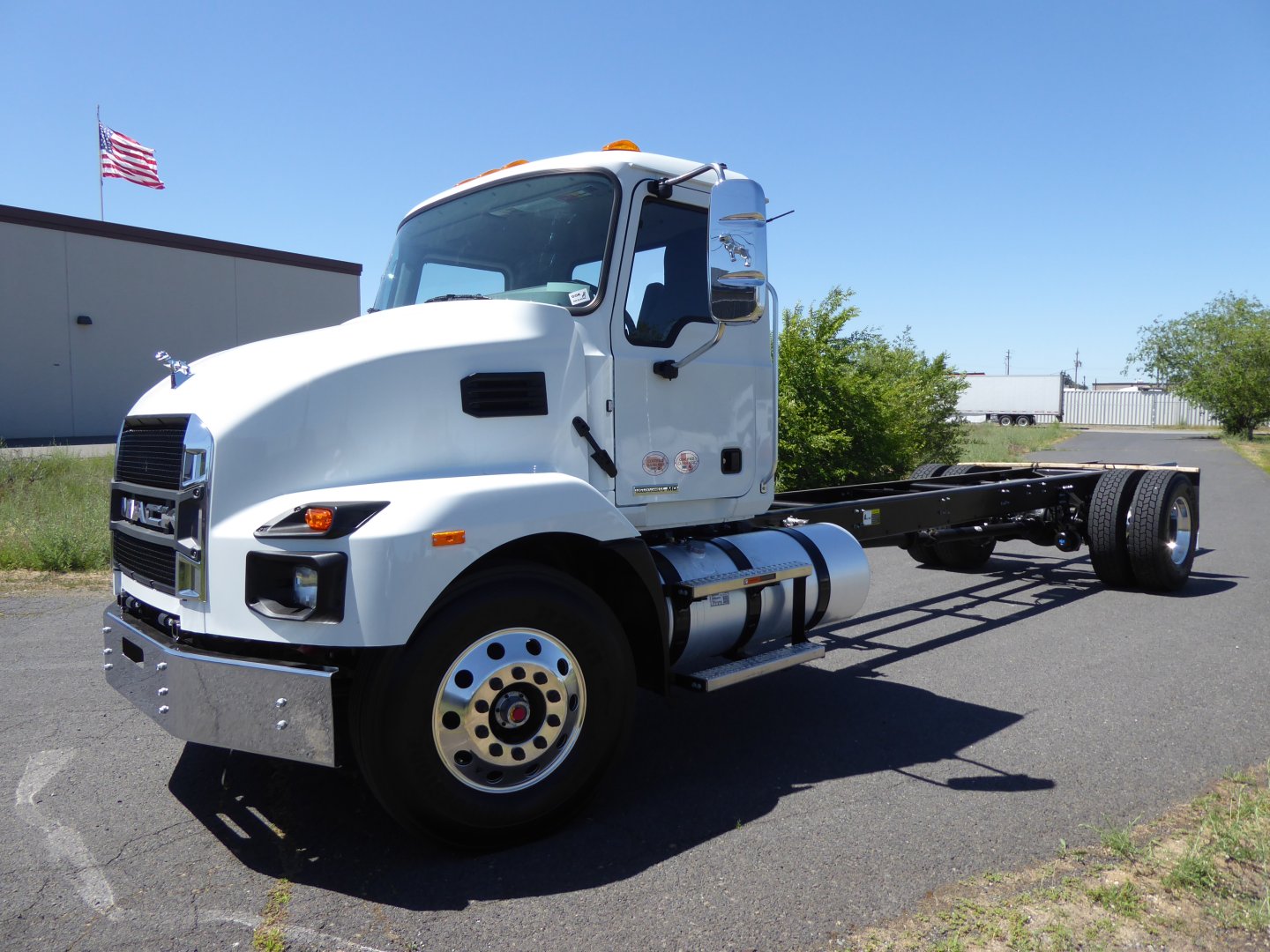 2025 Mack MD64