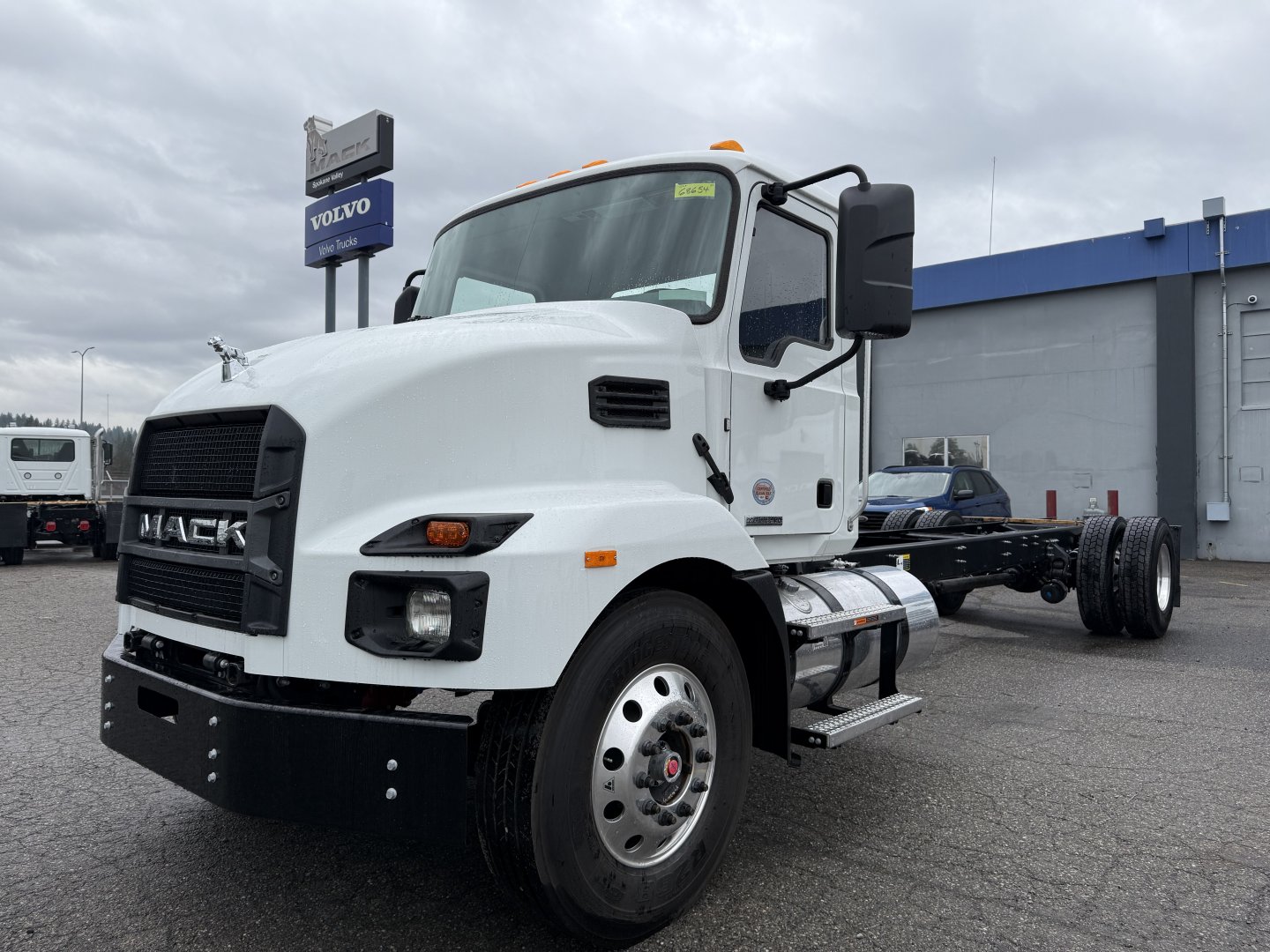 2025 Mack MD64