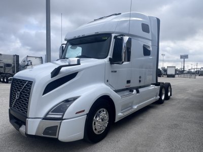 2022 Volvo VNL64T760