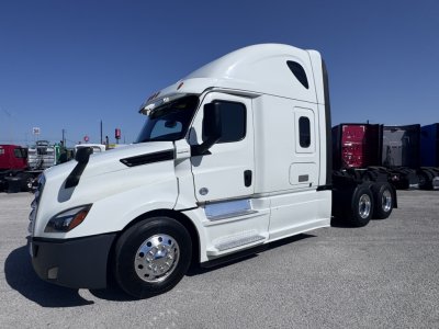 2020 Freightliner CASCADIA 126