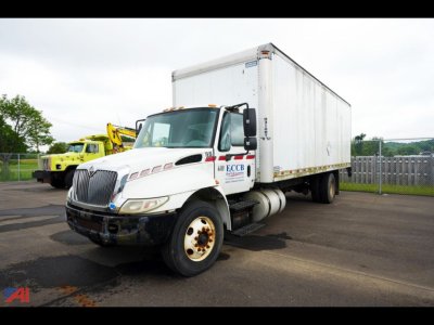 2002 International 4300 SBA 26' Box Truck