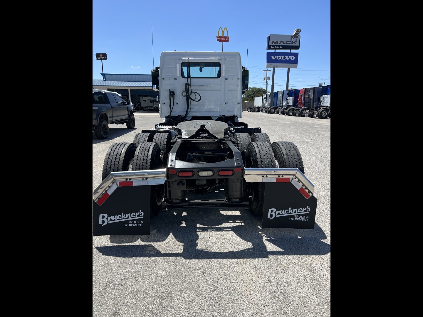 2019 Volvo VNR64T300