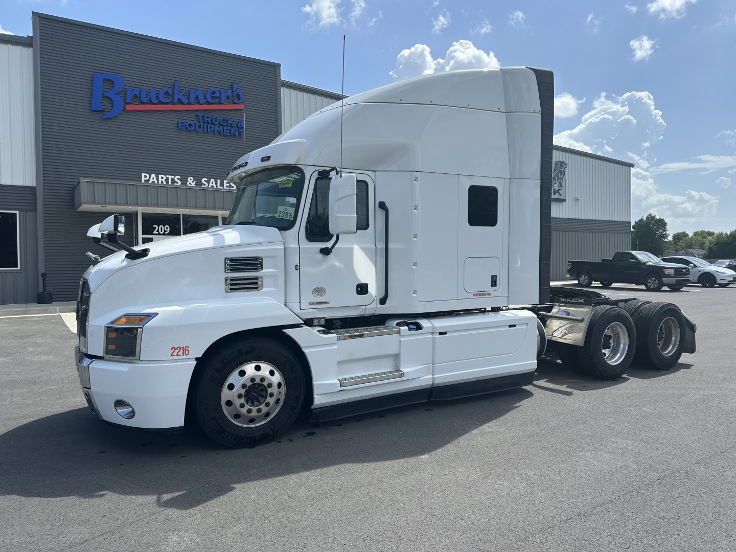 2022 Mack AN64T70