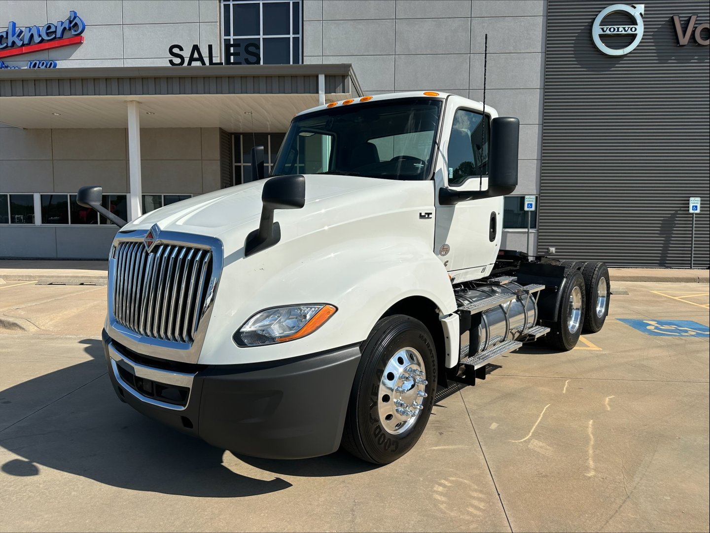 2020 International LT625