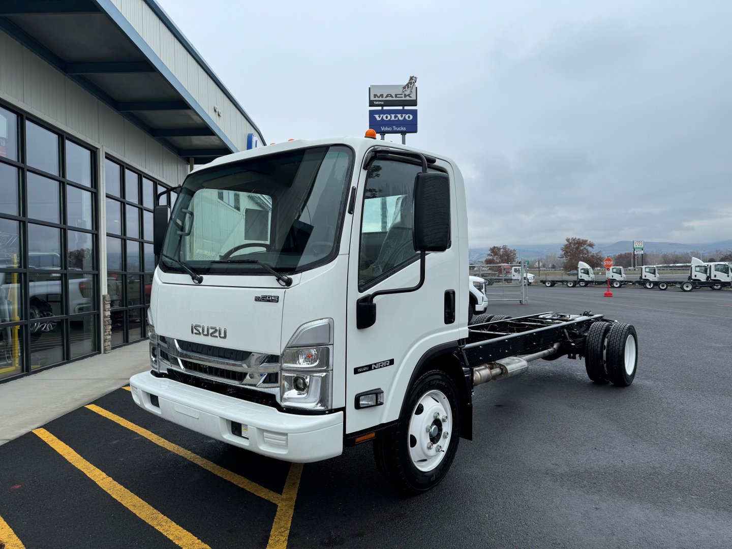 2025 Isuzu NRR-GAS