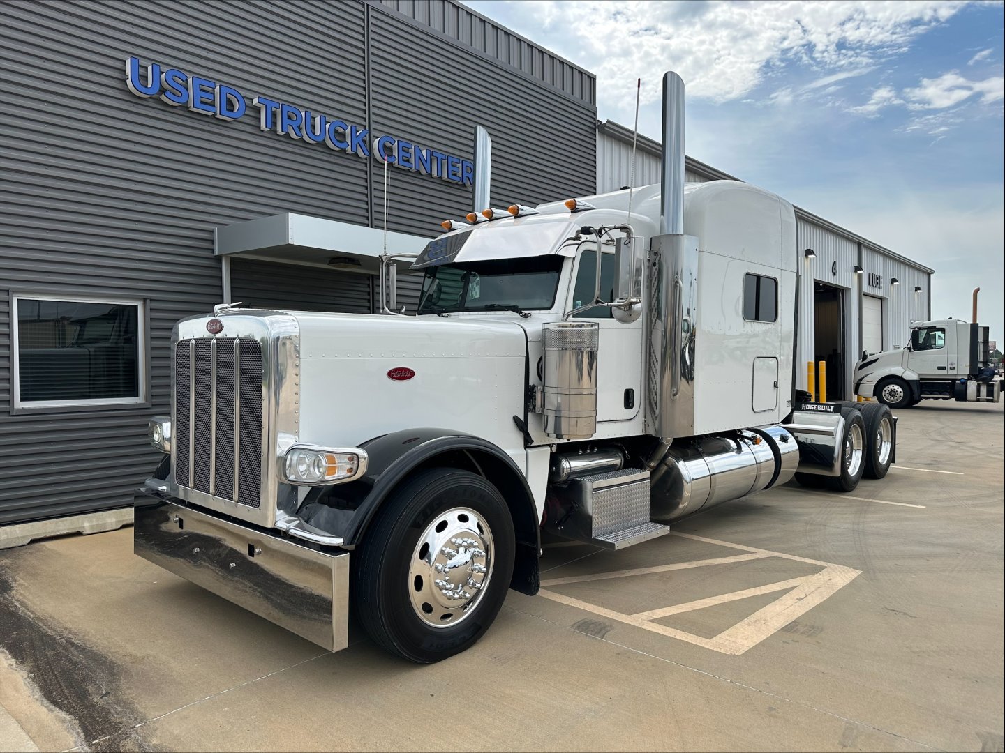 2023 Peterbilt 389