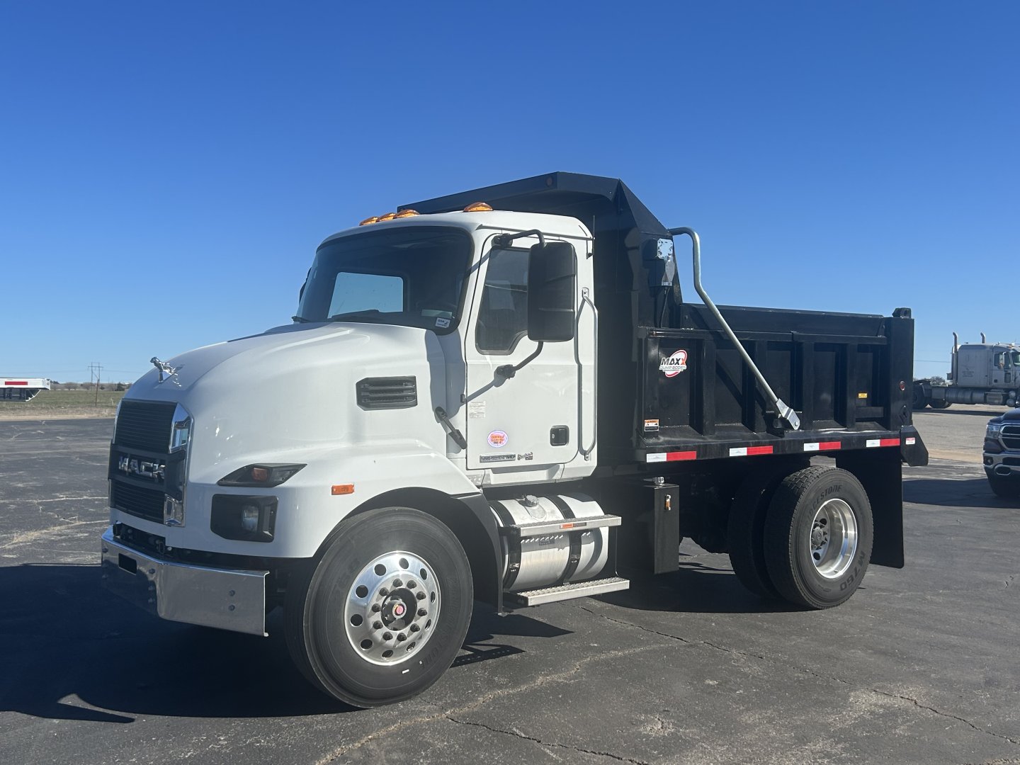 2025 Mack MD64