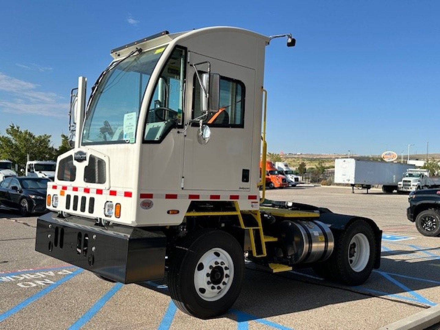 2024 Autocar ACTT42