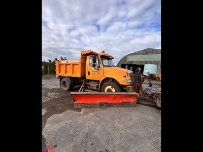 2009 International 4300 with Plow and Wing