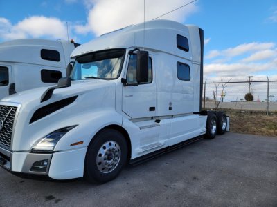 2023 Volvo VNL64T860
