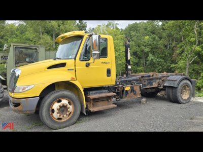 2010 International Dura Star 4400 Hook Truck