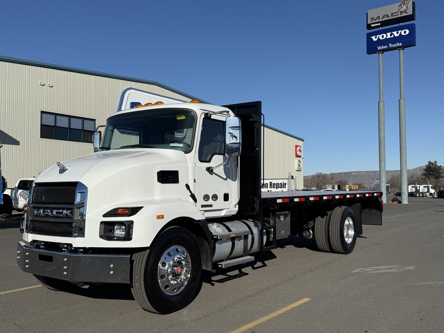 2025 Mack MD64