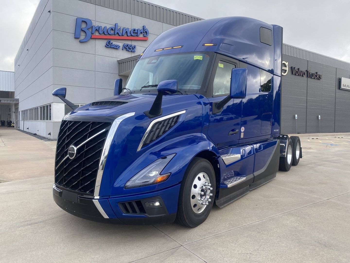 2026 Volvo VNL64T860
