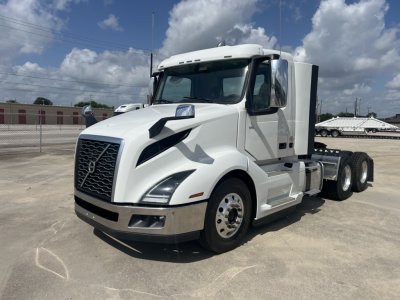 2025 Volvo VNL64T300