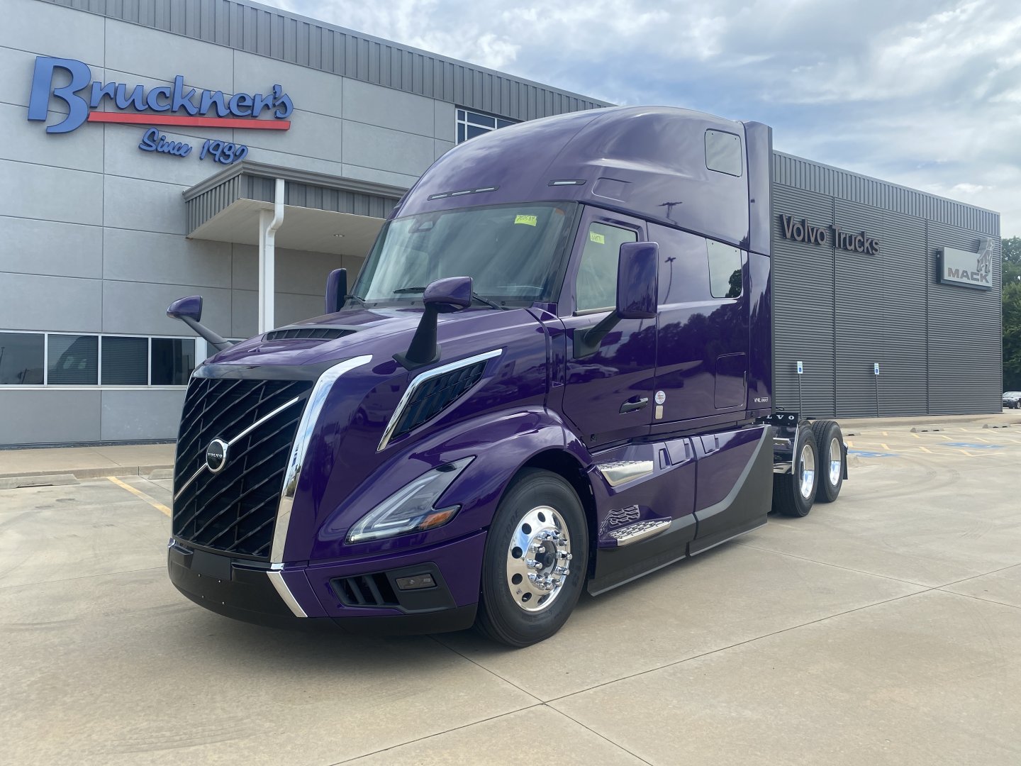 2026 Volvo VNL64T860