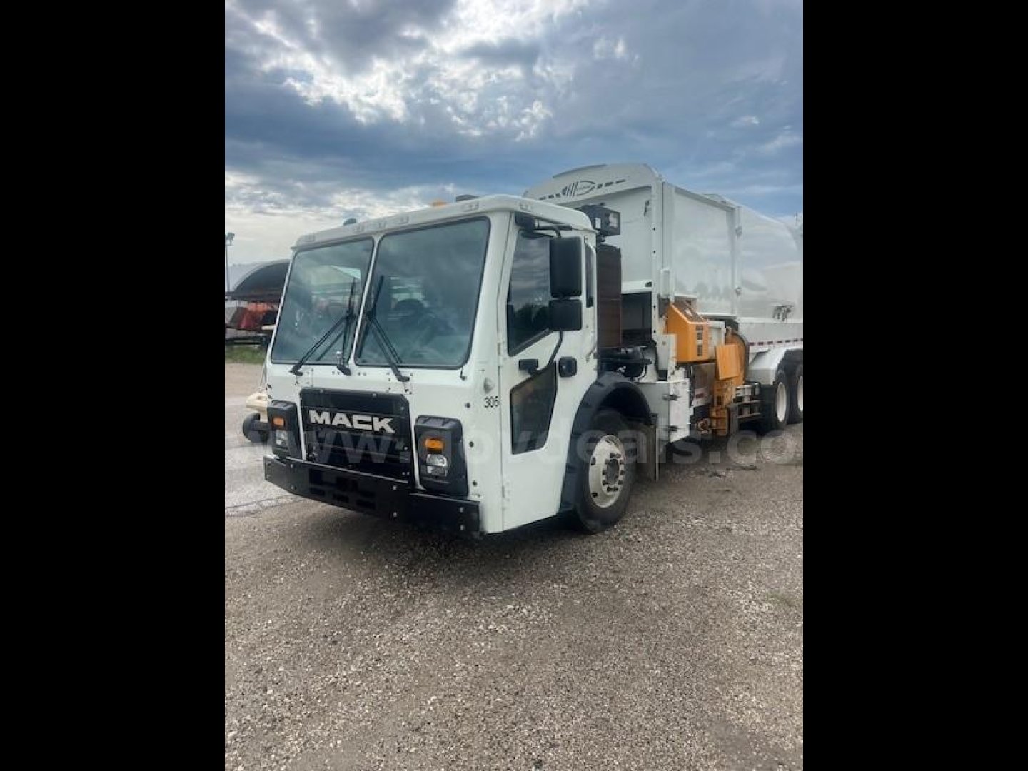 2020 Mack LR