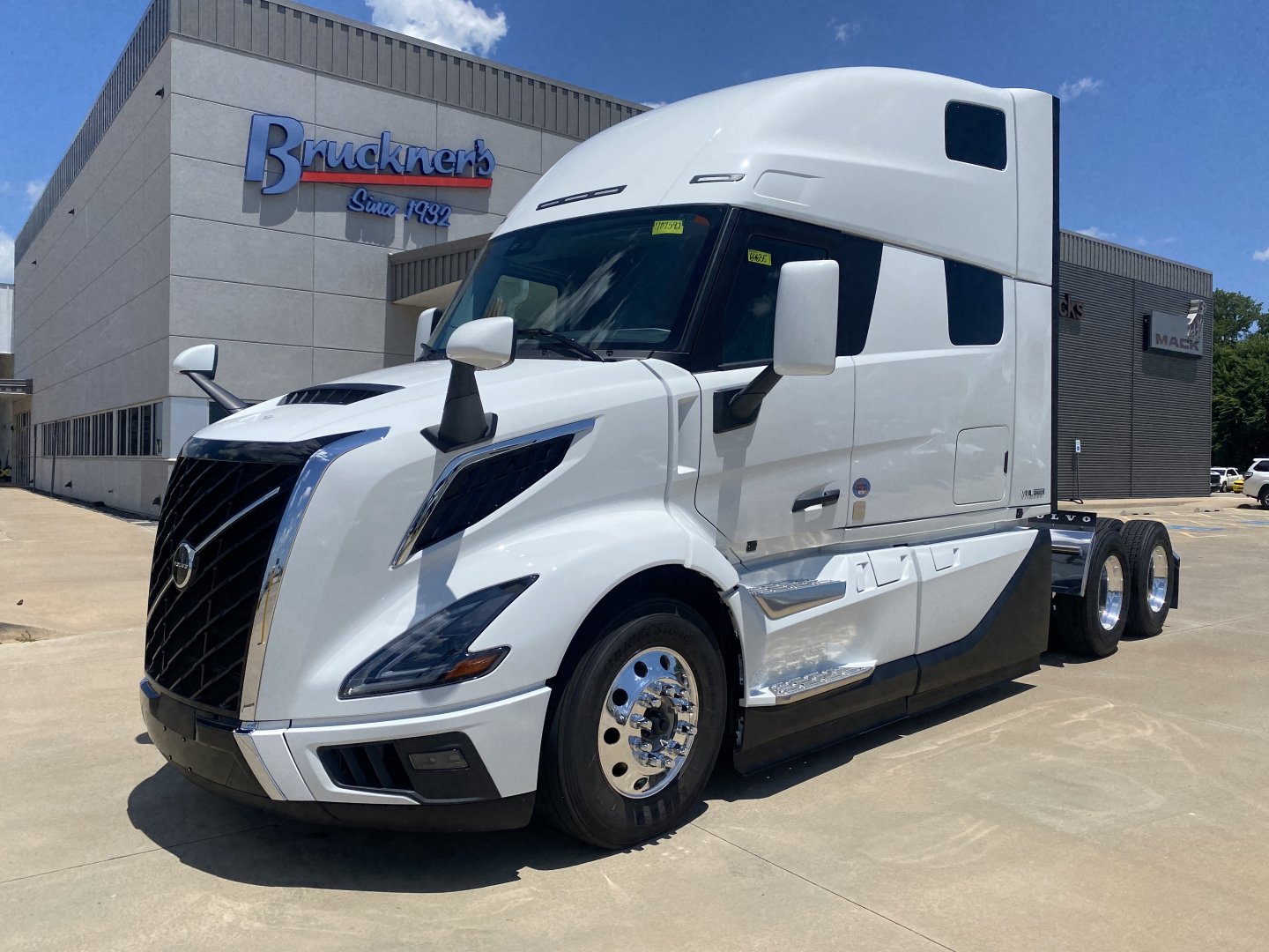 2026 Volvo VNL64T860