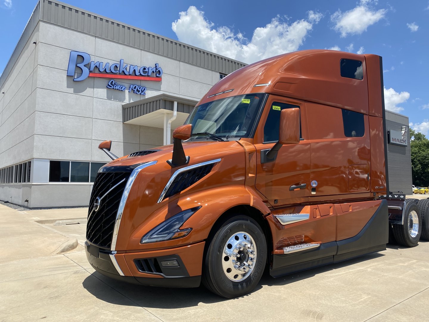 2026 Volvo VNL64T860