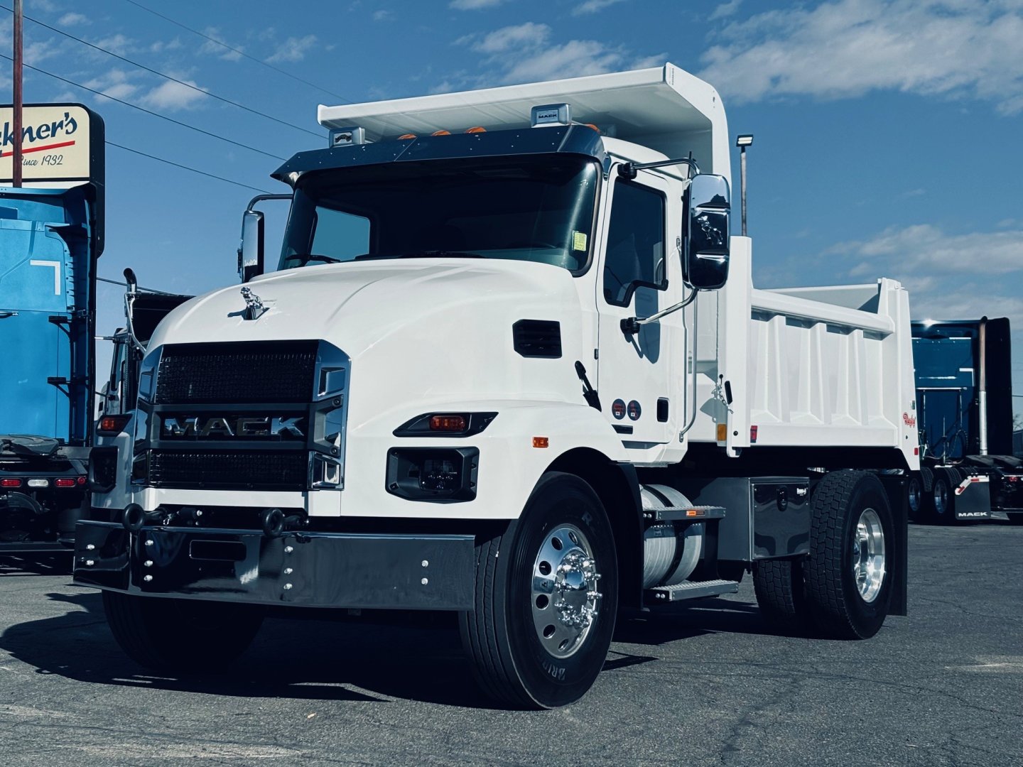 2025 Mack MD64