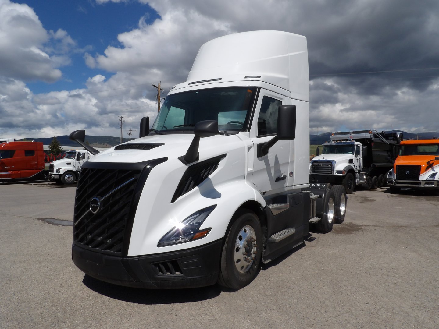 2025 Volvo VNL64T300