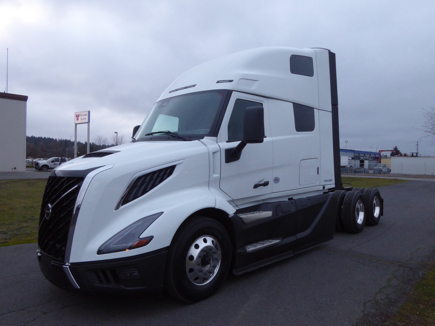 2025 Volvo VNL64T660