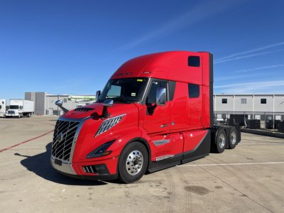 2025 Volvo VNL64T860