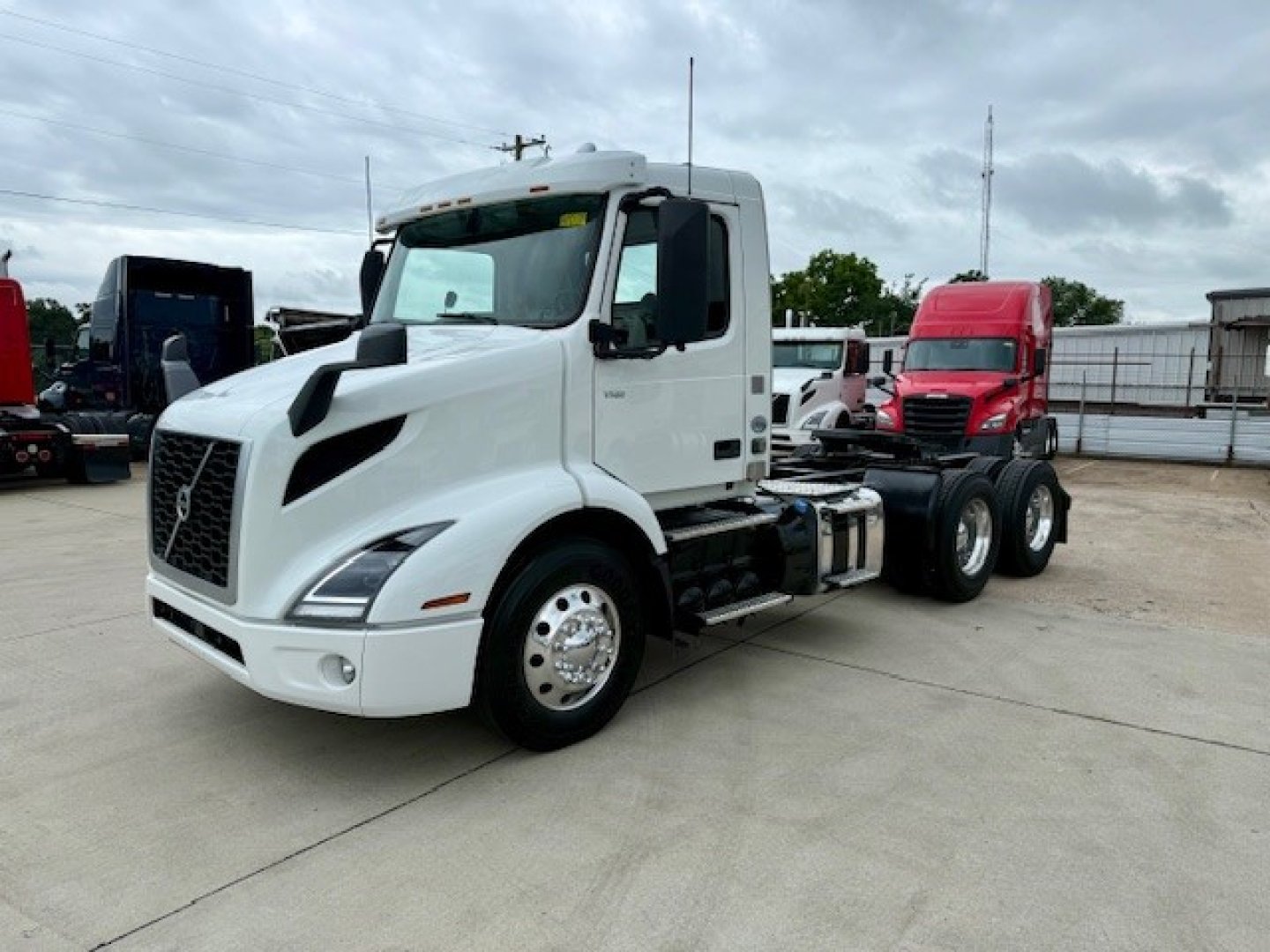 2021 Volvo VNR64T300